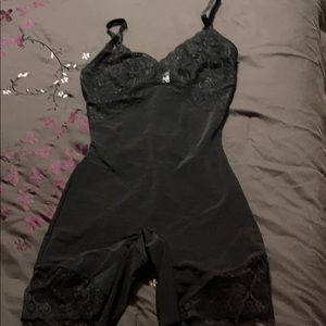 Firm compression body shaper with lace legs & cups